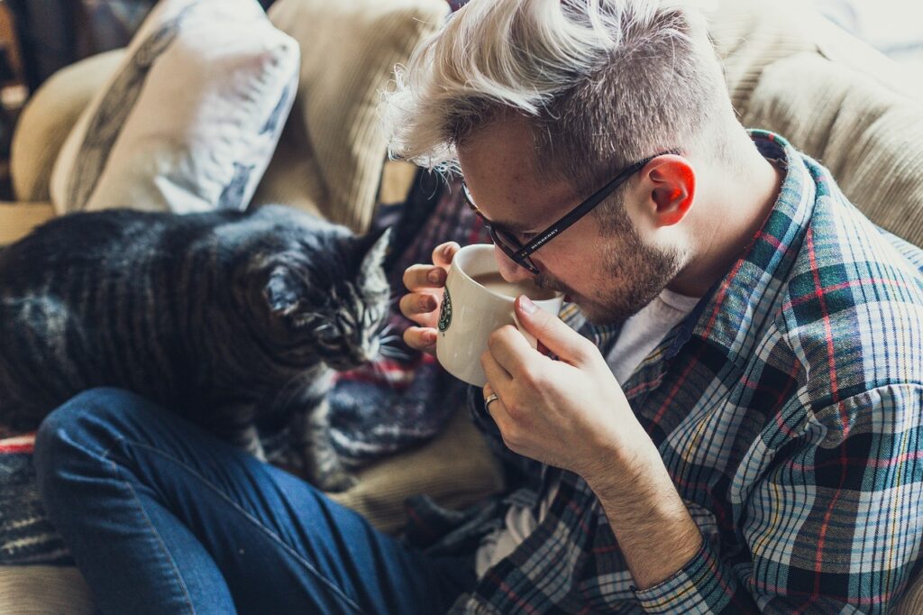 コーヒー飲む人